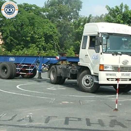 Khoá Học Thi Bằng Lái Xe Hạng FC